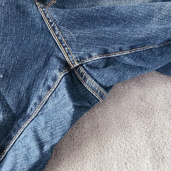 Levi capris - Picture 2 of 4